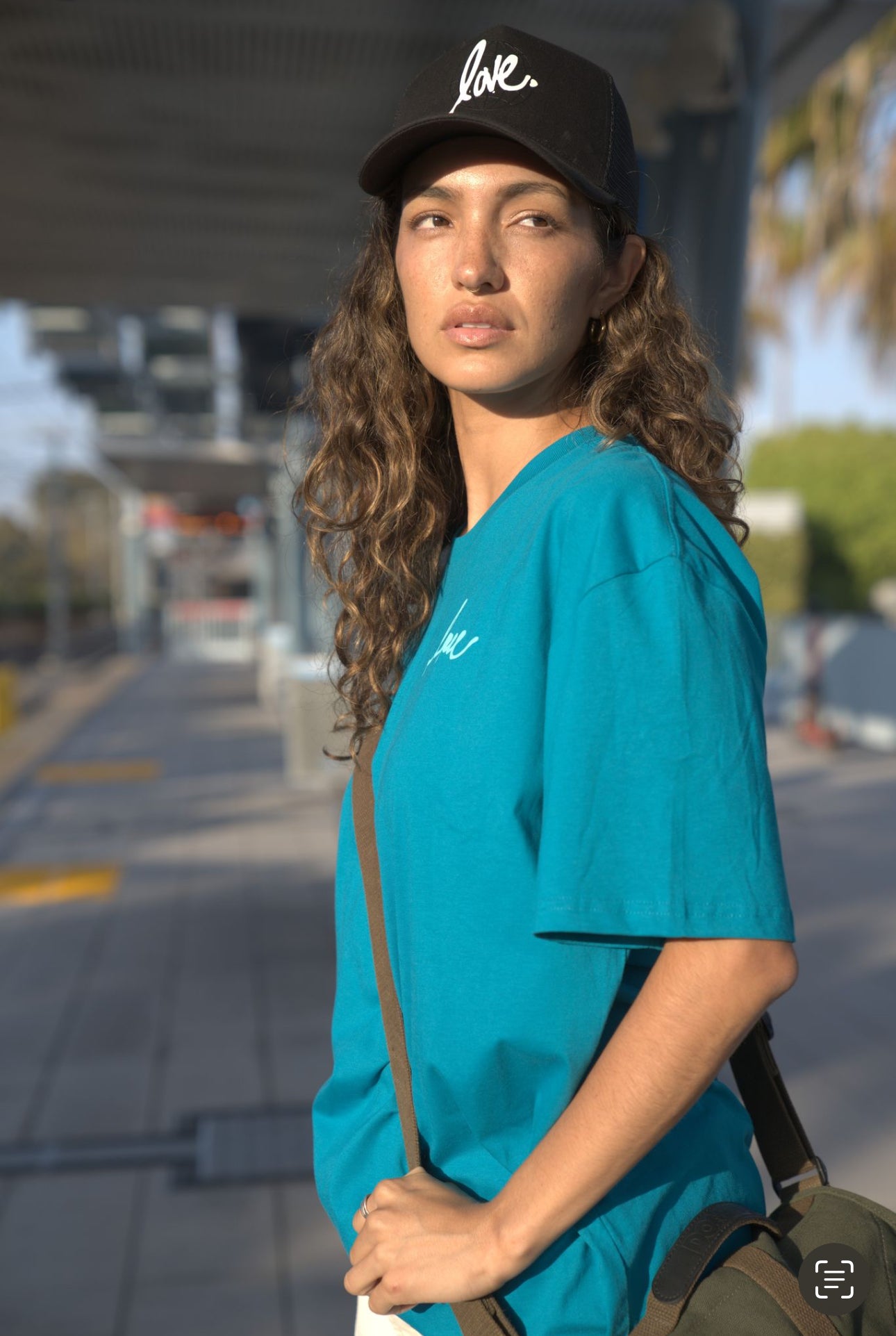 Love Script T-shirt (Turquoise)