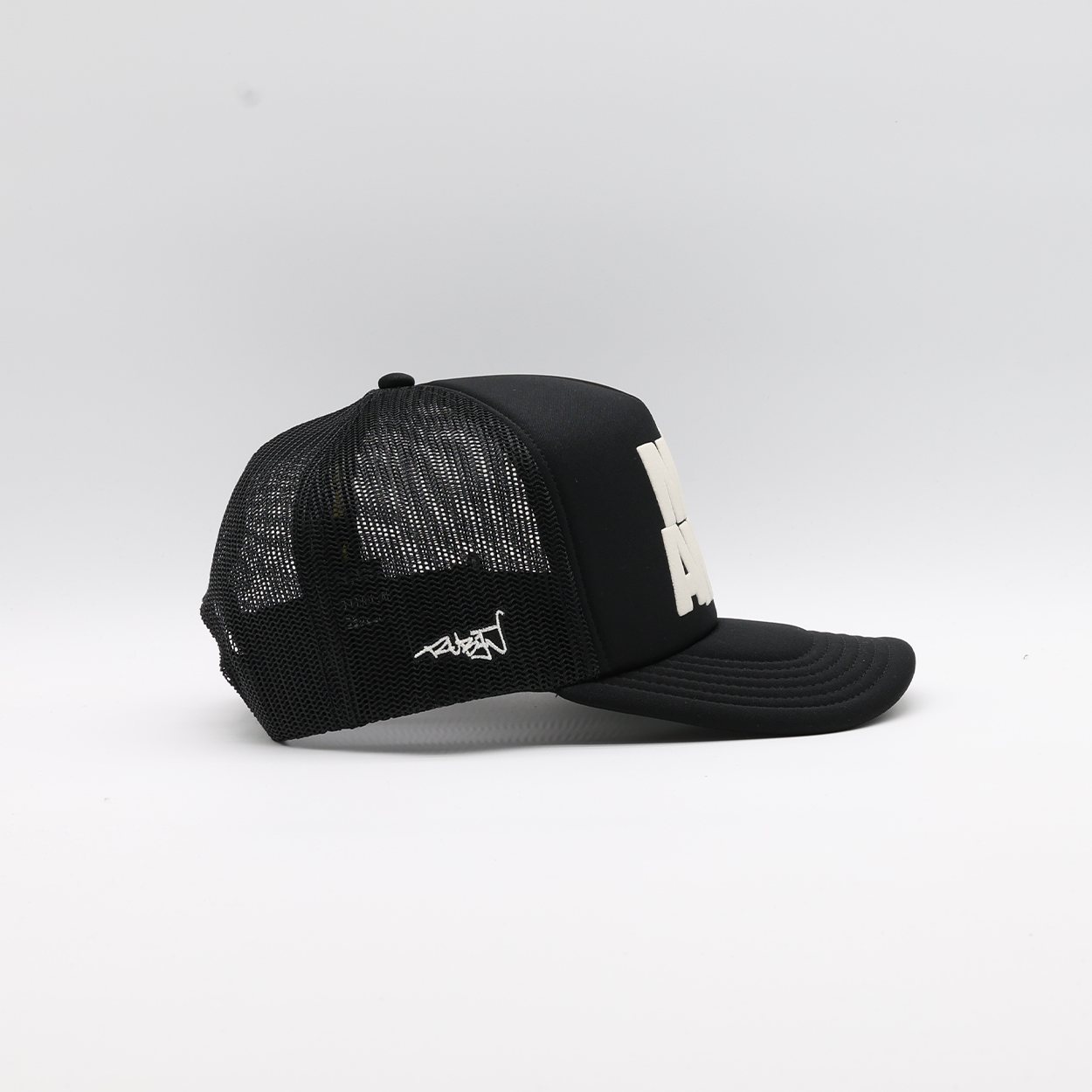 Mas Amor Trucker Hat